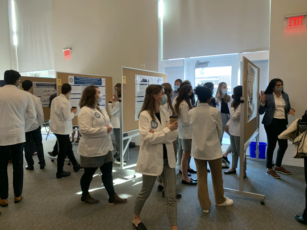 Dozens of UNE COM students gather to see presentations
