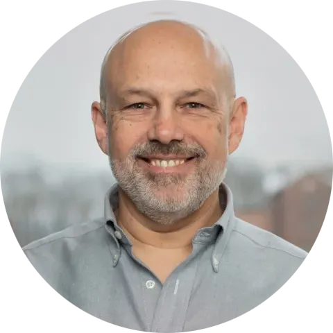 Headshot of Derek Molliver