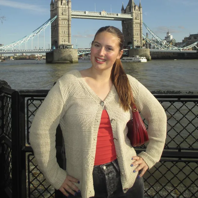 Headshot of Elizabeth Hoadley