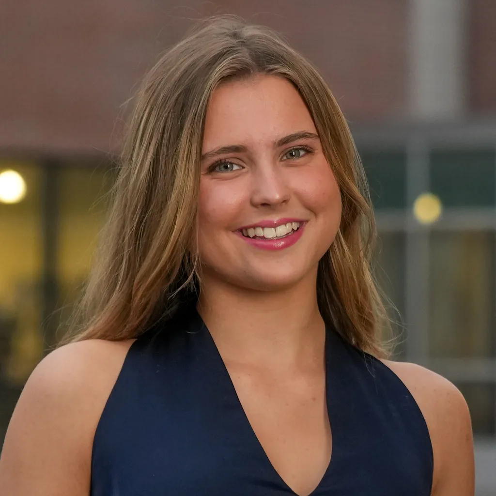 Headshot of Emme Perry