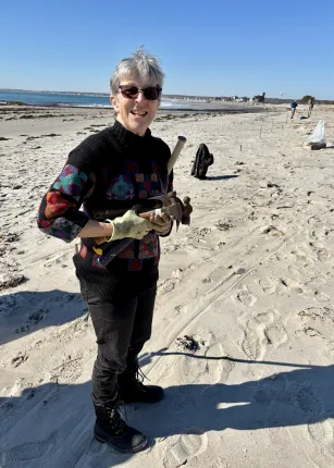 UNE students assist Biddeford conservation nonprofit in making local beaches more climate resilient     