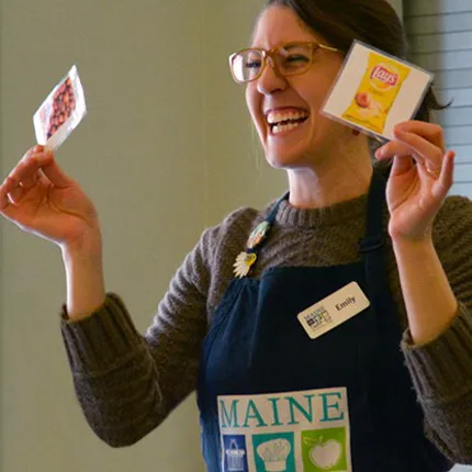 A U N E employee gives a SNAP_ed demonstration