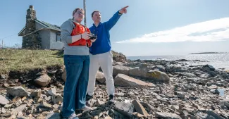 UNE installs seismograph on Ram Island