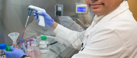 Srinidi Mohan in lab