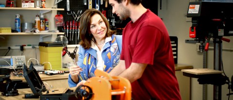 Matt Scheuer explains his project to UNE President Danielle Ripich during her recent visit to the Makerspace. 