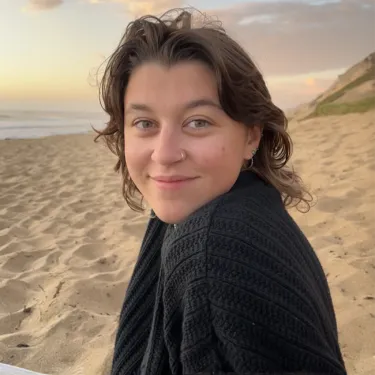 Headshot of Lola Holcomb