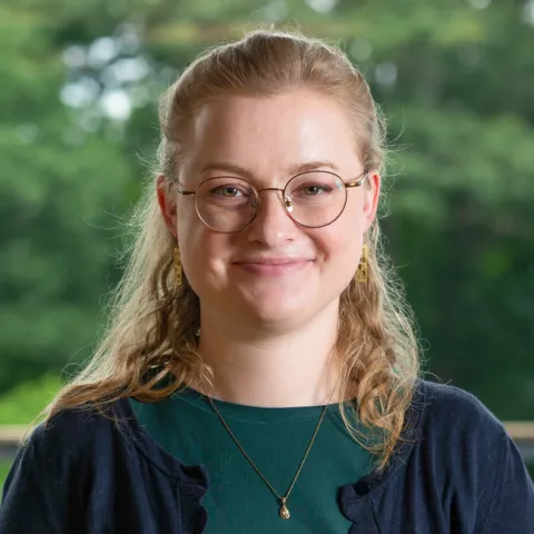 Headshot Emily Kelting